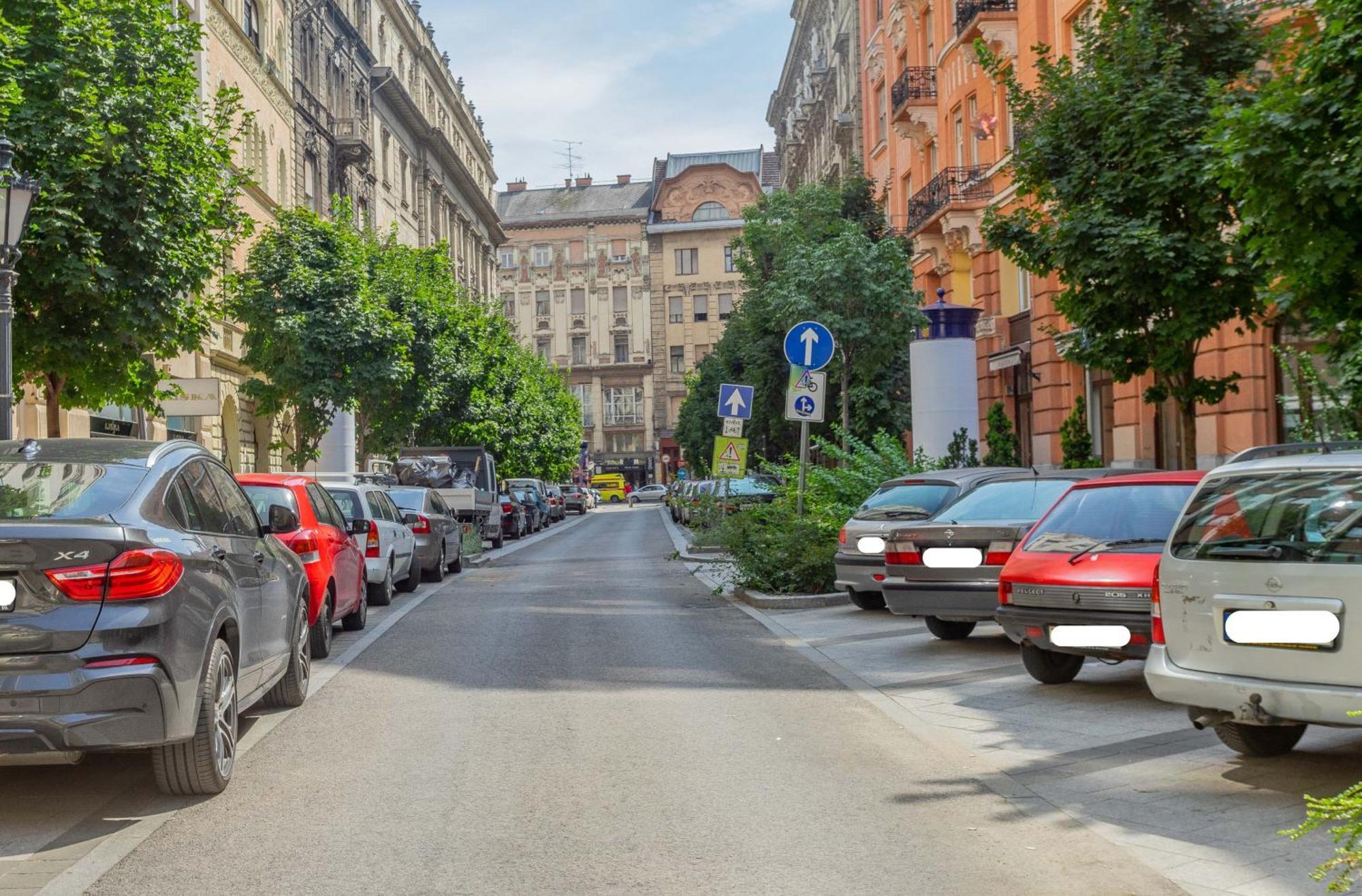 Downtown House Red Apartment Budapest